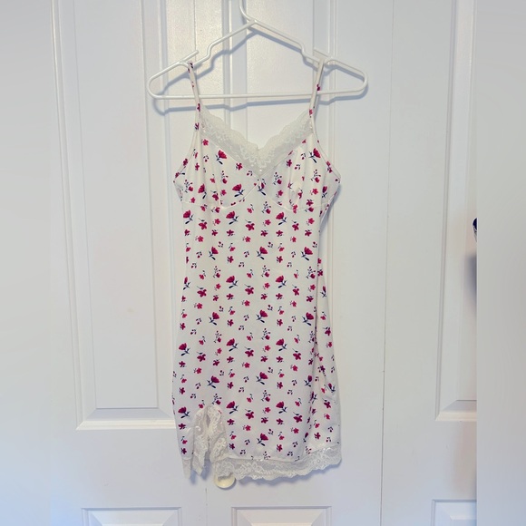 Side Slit Bodycon Lace Trim Dress - Picture 4 of 4